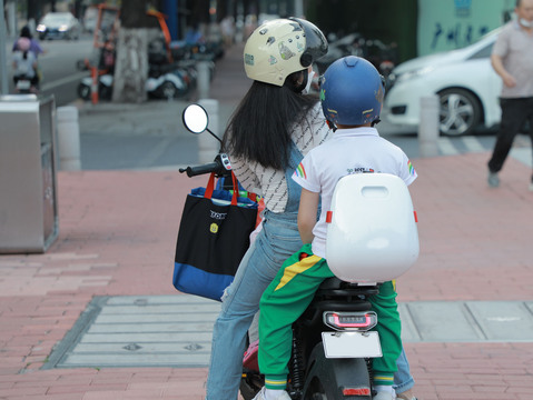 离婚后父母子女关系