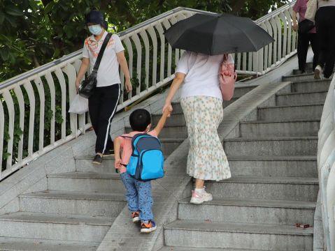 没有抚养权的一方带走孩子110管吗