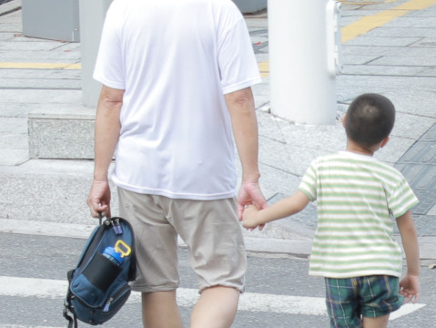 江苏独生子女爸爸妈妈60岁费发放标准