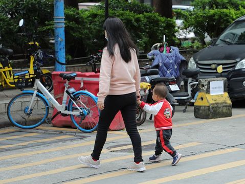 小孩横穿马路被撞谁的责任