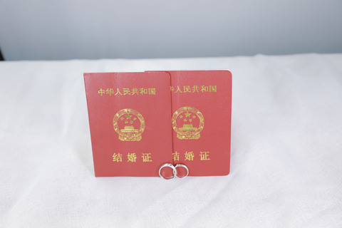 换身份证需要什么材料，要走什么程序