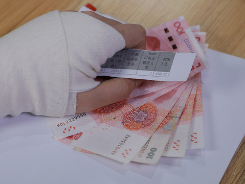 工作调动中哪边发薪资