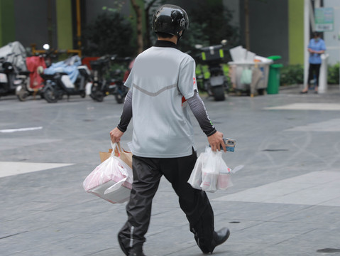 订外卖食材发霉，该如何赔偿