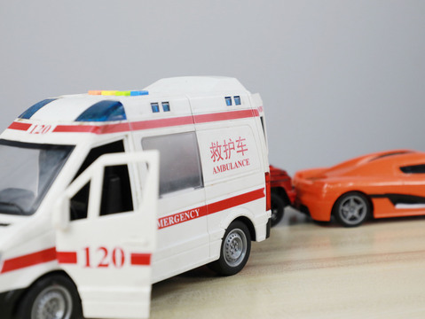 车祸出院保险公司打款能取用吗