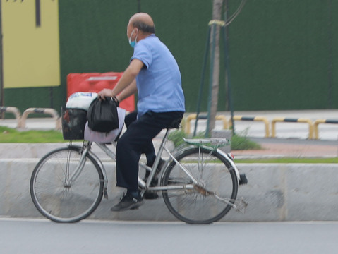 电动车走机动车道被撞