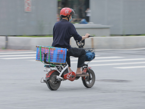 喝酒骑自行车