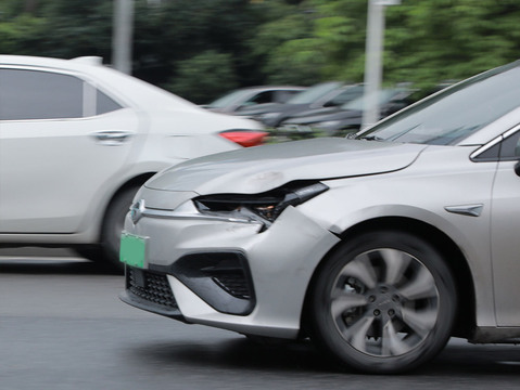 前车变道后车