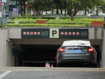 离开小区停车场是否算逃逸若车辆遭撞击