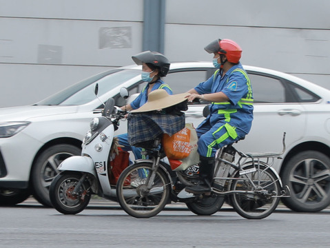 喝酒骑摩托车