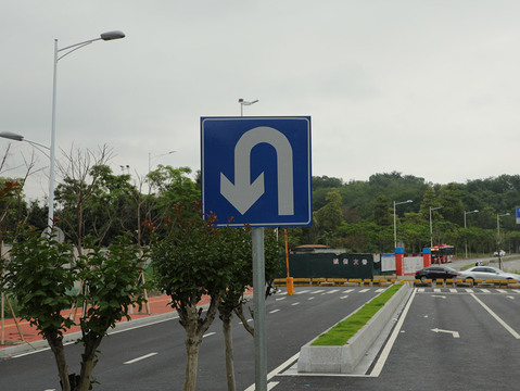 变道车和直行车相撞