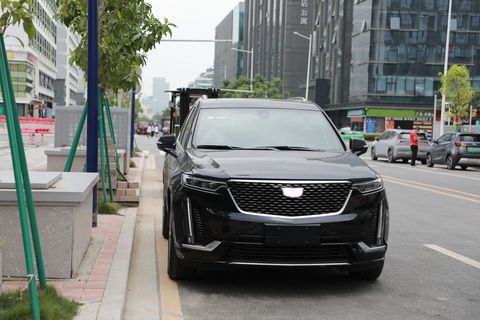车停在路边被刮