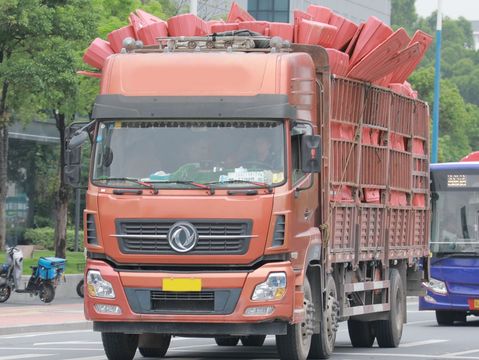 帮人开货车属劳动关系吗-靠谱派