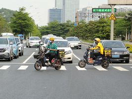骑车逆行被车撞了对方责任怎么划分