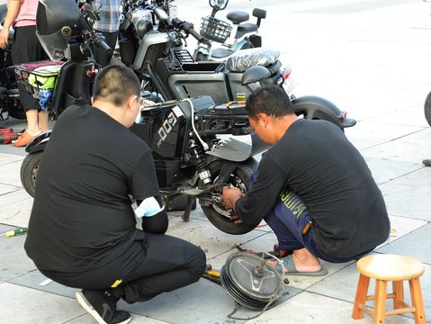 电瓶车电瓶有问题可以到店里退吗