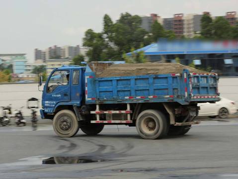 开渣土车需要跟老板签合同吗