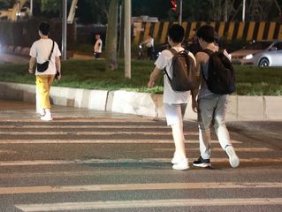 本有骨折走路再被撞骨折，他该负责吗