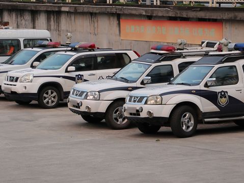 打架轻伤刑事拘留期限是多久？拘留所不让探视违法吗？