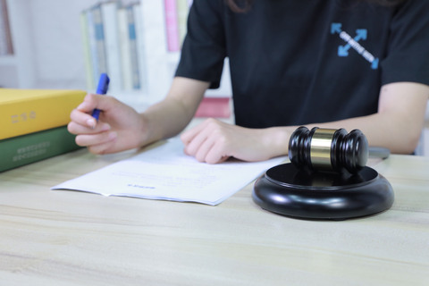 劳动仲裁中如何调解工伤-靠谱派