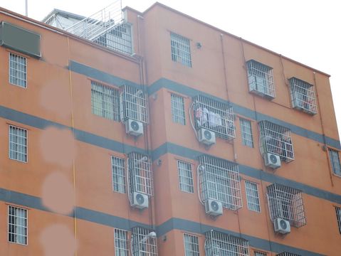 楼上水管爆裂楼下被淹受损谁负责