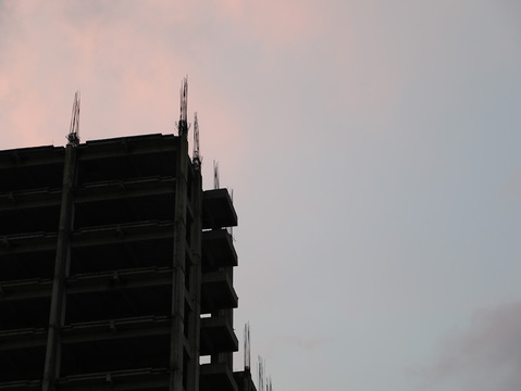 建筑工程延期交付