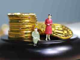 养父母能要求养女给赡养费吗