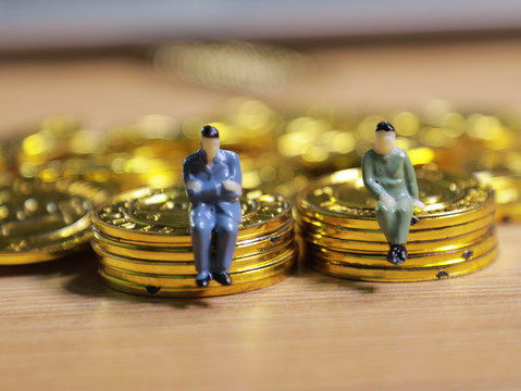 成年人拖欠未成年人钱款如何解决