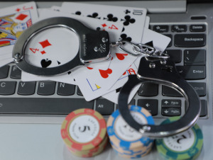 网络赌博开设者的行为是否违法