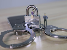 公司侵犯个人隐私在哪边报警