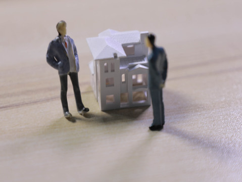 同住人和承租人怎么分配动迁补偿款？
