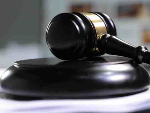 到了退休年龄劳动合同自动终止吗-靠谱派