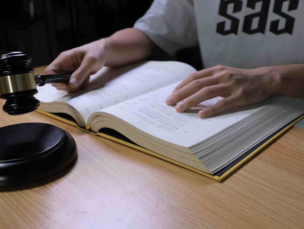 货车司机把人撞死了当场拘留吗