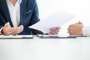 如何避免招聘陷阱维护自身权益