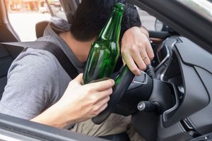 正常行驶撞了喝酒的人是谁的责任