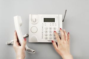 实体店退货不给退款打什么电话投诉商家