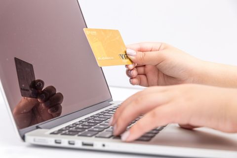 商家拒绝给未成年人退款怎么办