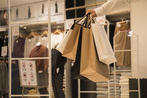 实体店衣服不肯退货怎么办