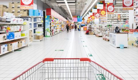 在超市买到过期食品不愿赔偿怎么办