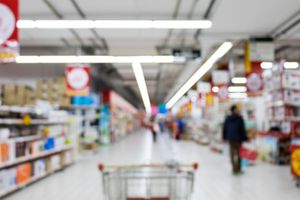 发现超市过期的物品赔偿多少