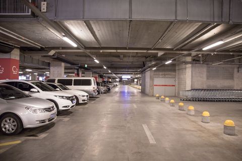 本小区住户没有停车位物业不让进怎么办