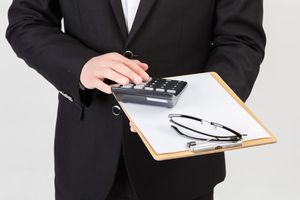 在公司应聘出纳需要签担保合同吗