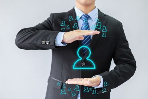 　没运营的公司　法定代表人也要交社保吗