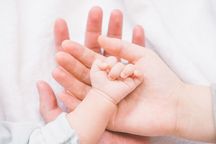 新生婴儿的户口能和爷爷奶奶的上在一起吗