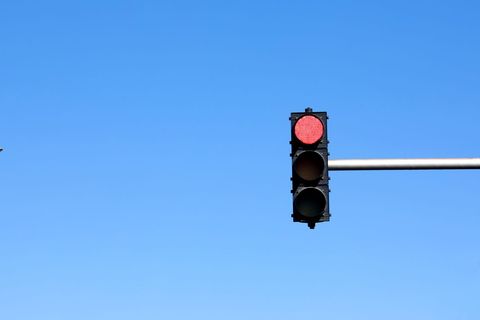 跟在大车后面没看见红灯算闯红灯吗