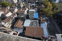 邻居堵路称是他家地方,怎么解决？
