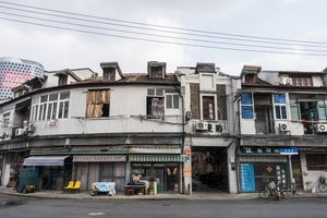 房子盖起来了怎么办土地证房产证