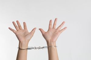 缓刑期间再犯罪判几年