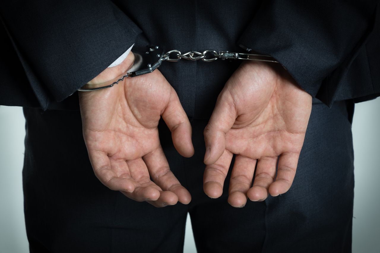 被逮捕了会剃光头吗