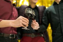 朋友喝酒死了同行人有责任吗