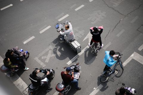 被电动车撞了人跑了怎么办没及时报警
