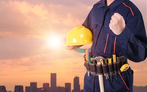 小公司接大公司工程工人受伤谁负责